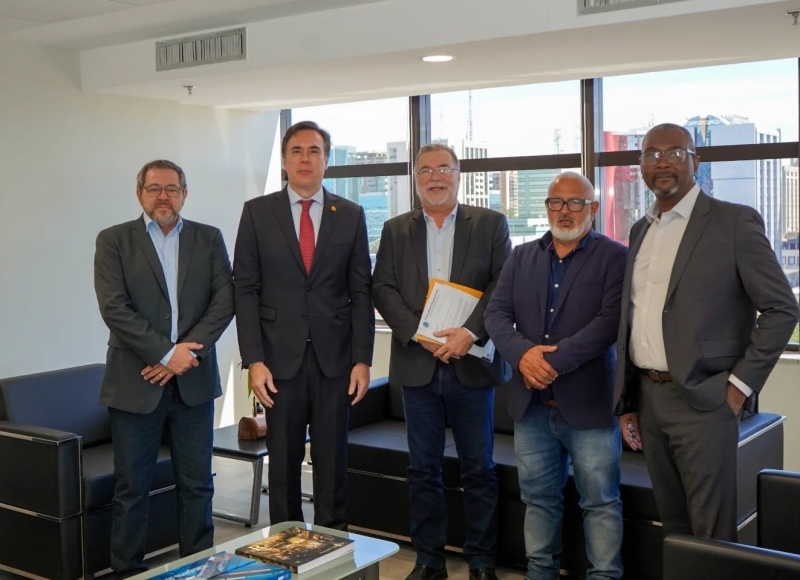 Em Brasília, o Prefeito Omar Nagib solicita melhorias na infraestrutura urbana