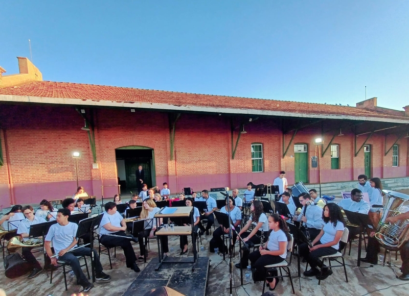 A Banda Juvenil da Escola Municipal de Música em Concerto!