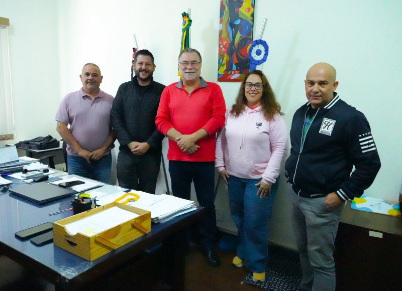 Prefeitura conta com apoio de profissional intérprete de Libras para ampliar atendimento acessível em serviços públicos