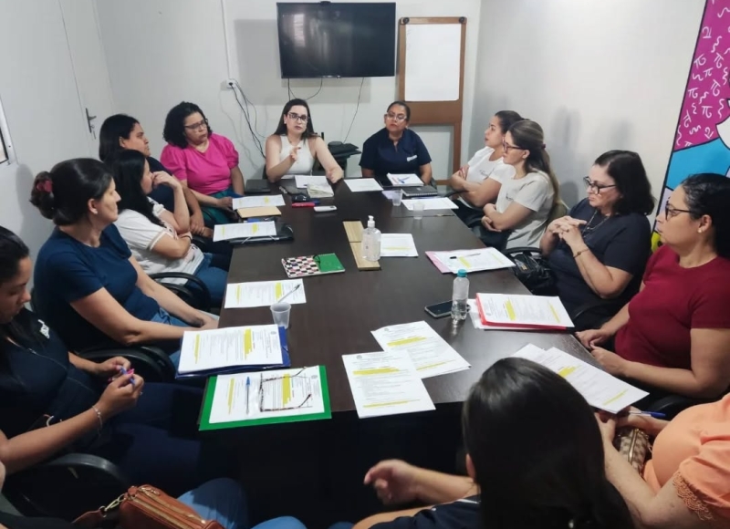 Reunião com todos (as) secretários (as) das unidades escolares da rede municipal