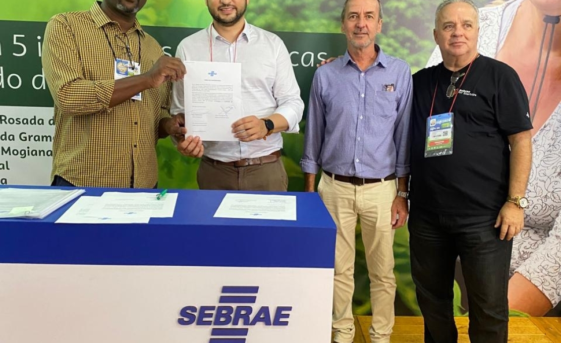 Vice-prefeito Paulão Santos firma convênio para implantação do JEPP no projeto Recriança durante visita à Agrishow