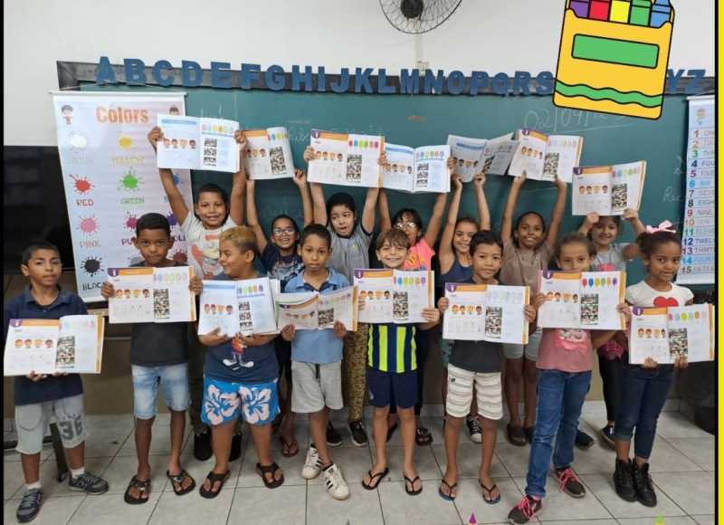 Aulas de Inglês nas escolas municipais encantam as crianças!