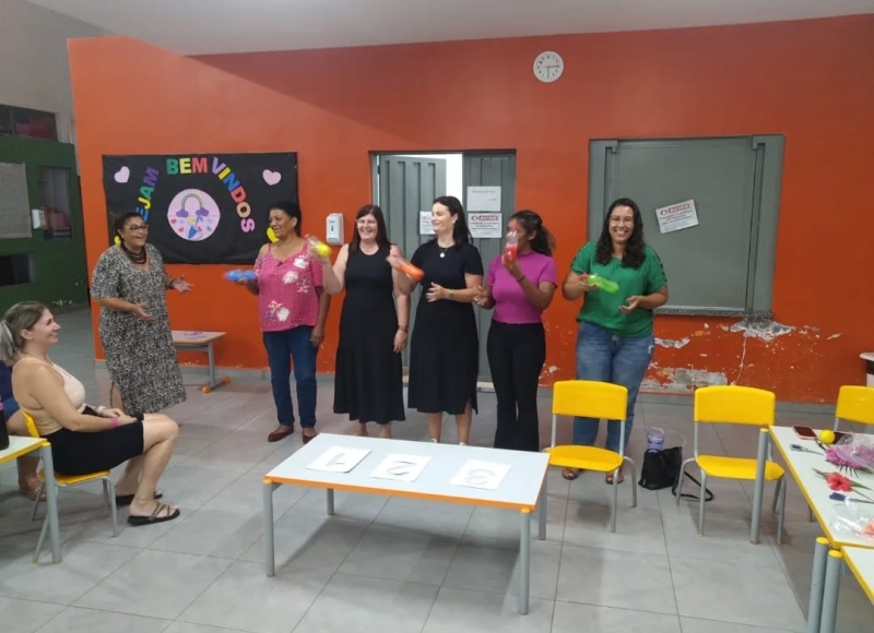 Momento de aprendizado e troca de experiências para profissionais da CEMEI Izadora