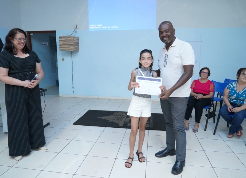 Entrega de certificados e medalhas celebra destaque dos alunos do Recriança Tio Pica-Pau no projeto F25