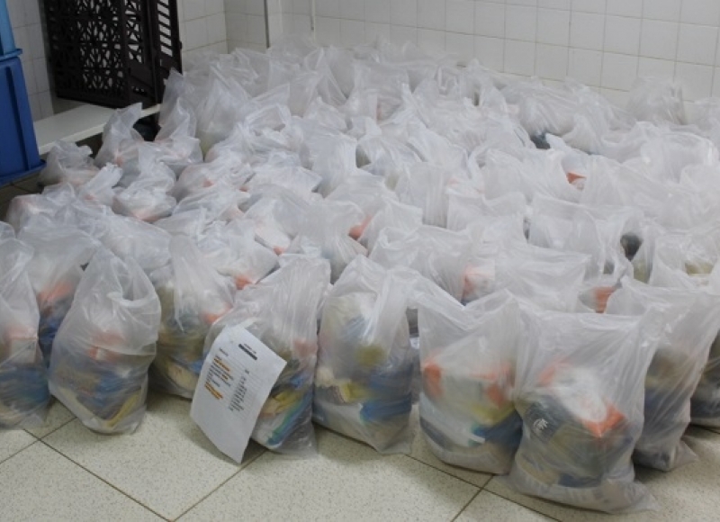 Prefeitura distribui 1100 kits para alunos da rede Municipal nesta quarta-feira (27)