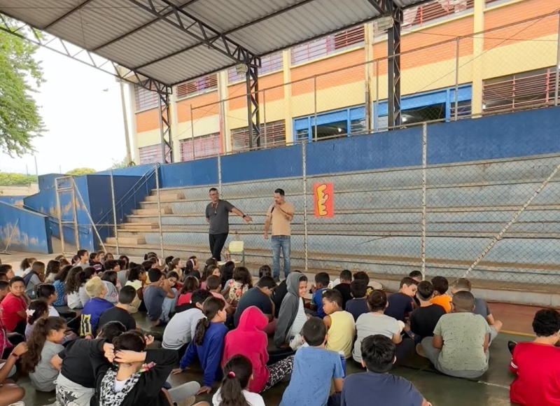 Ontem foi dia de levar cor, história e cultura para as crianças da Escola Municipal Professora Lourdes Pereira Massaro!