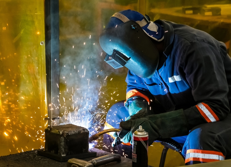 Vaga de emprego para soldador disponível no PAT de Santa Rosa de Viterbo